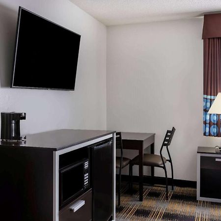 Super 8 By Wyndham Villa Rica Exterior foto